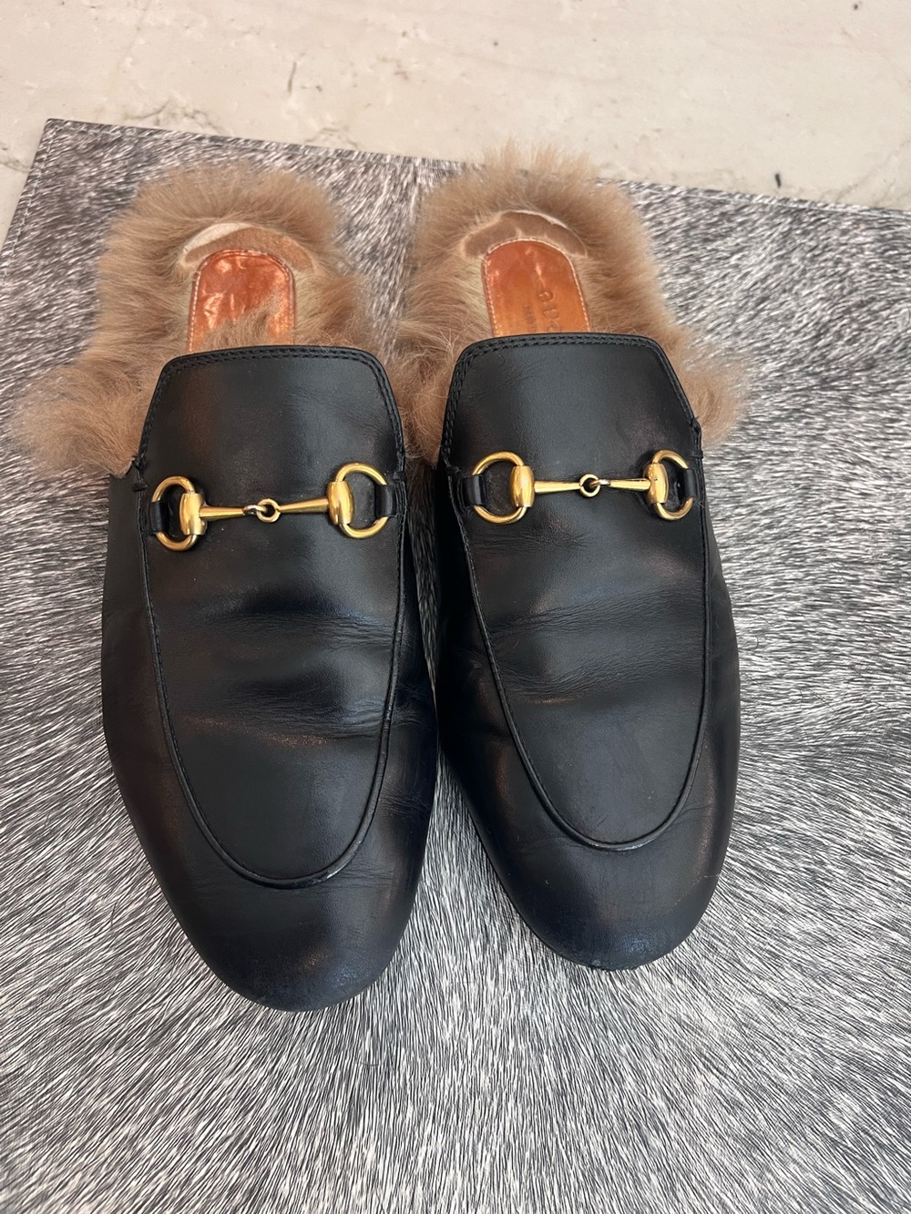 Gucci fur slides